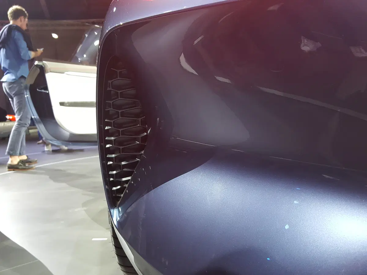 BMW Serie 8 Concept: ritorno al futuro con lusso (20)