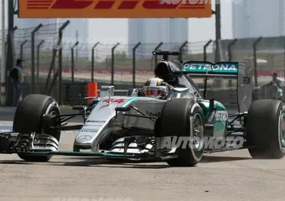 F1 2015, Cina: Hamilton in pole ma bene Vettel, terzo