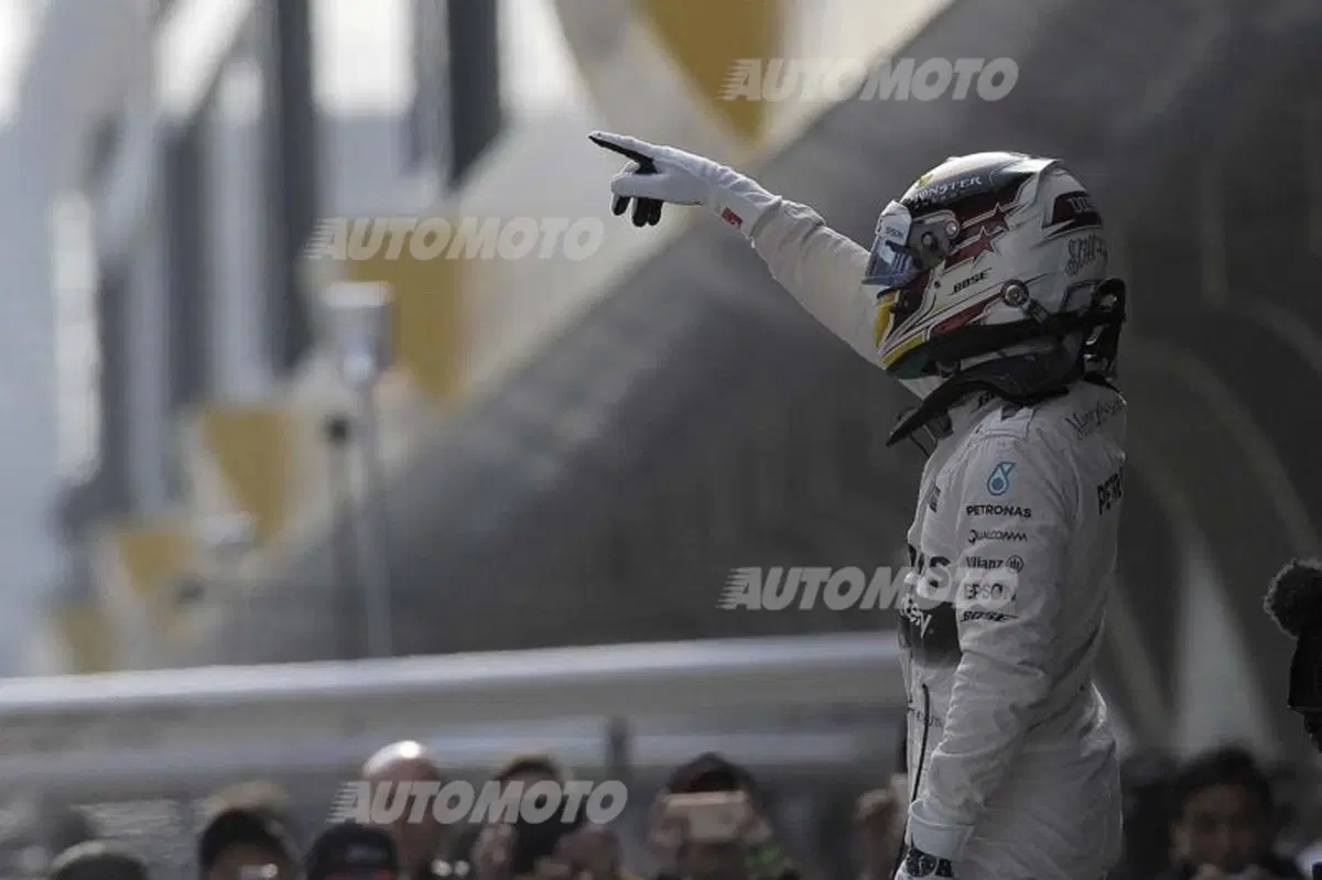 F1 2015, Cina: Hamilton in pole ma bene Vettel, terzo