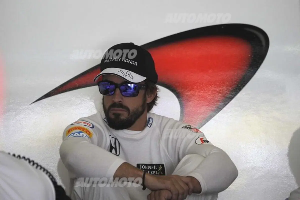 F1 2015, Cina: Hamilton in pole ma bene Vettel, terzo (10)