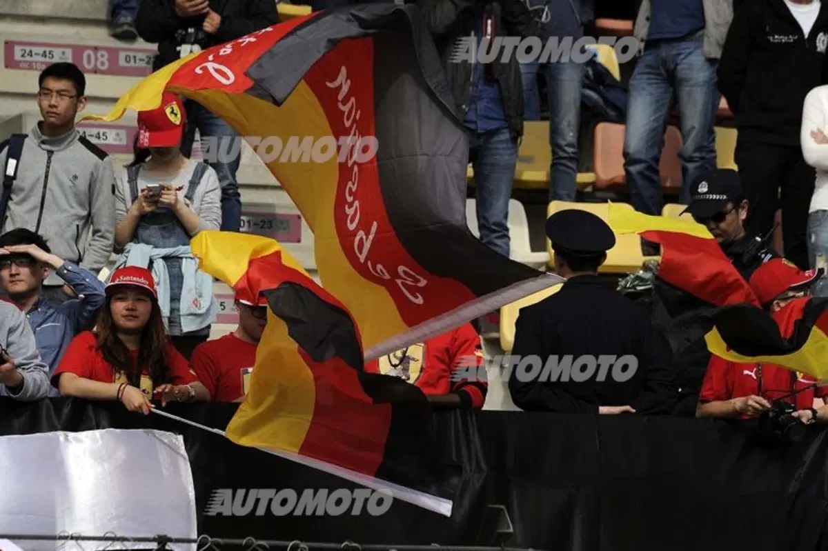 F1 2015, Cina: Hamilton in pole ma bene Vettel, terzo (12)