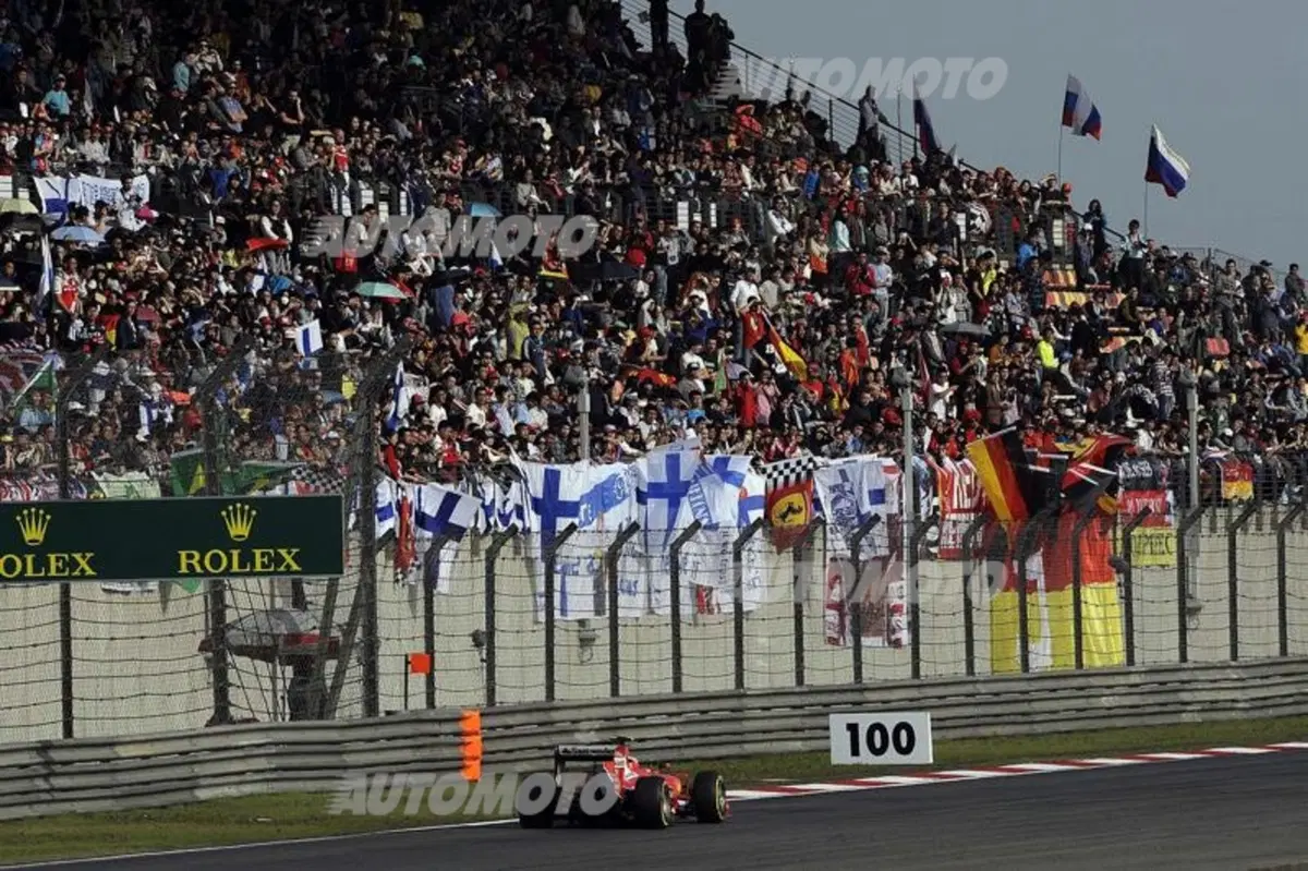 F1 2015, Cina: Hamilton in pole ma bene Vettel, terzo (18)