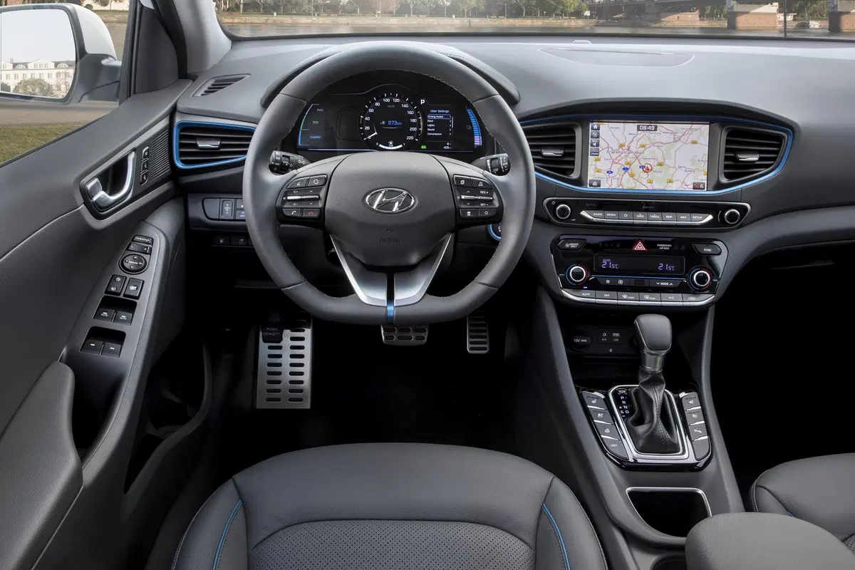 Hyundai Ioniq Plug-In Hybrid, i prezzi (3)
