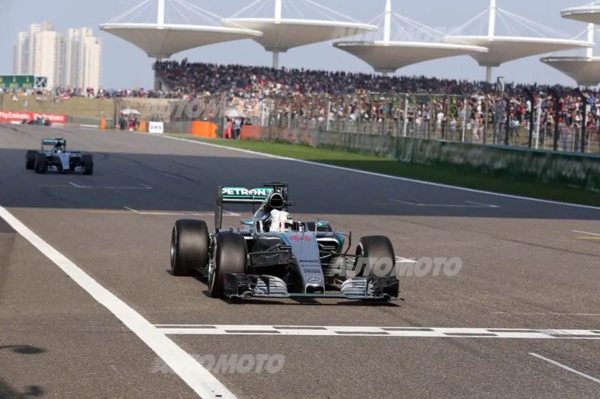 F1 2015, GP Cina: vince Hamilton. Vettel terzo, Raikkonen quarto (9)