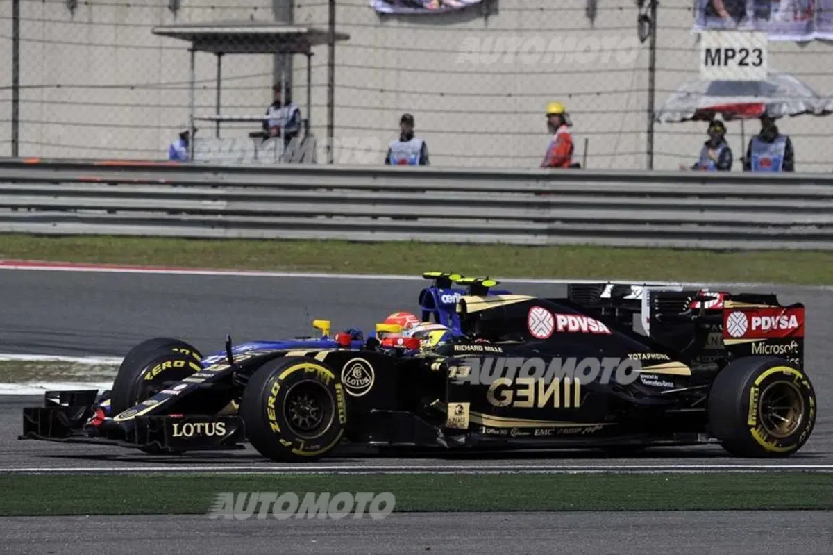 F1 2015, GP Cina: vince Hamilton. Vettel terzo, Raikkonen quarto (11)