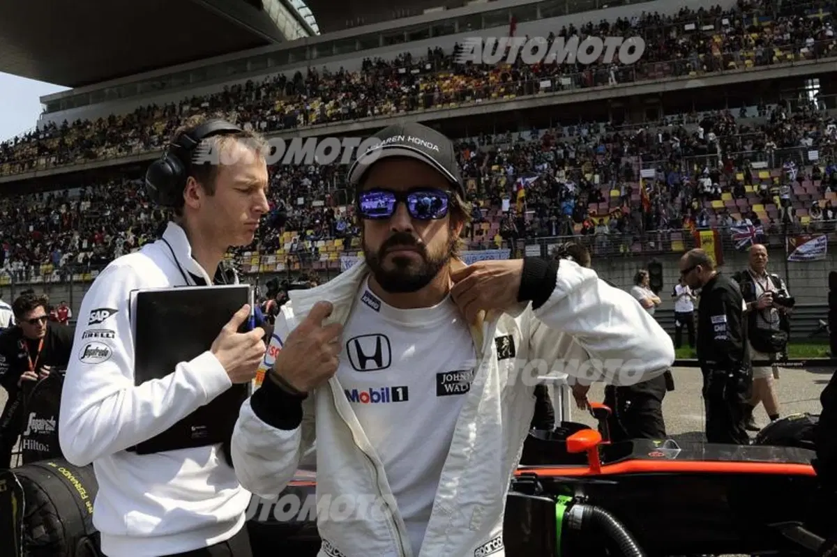 F1 2015, GP Cina: vince Hamilton. Vettel terzo, Raikkonen quarto (15)
