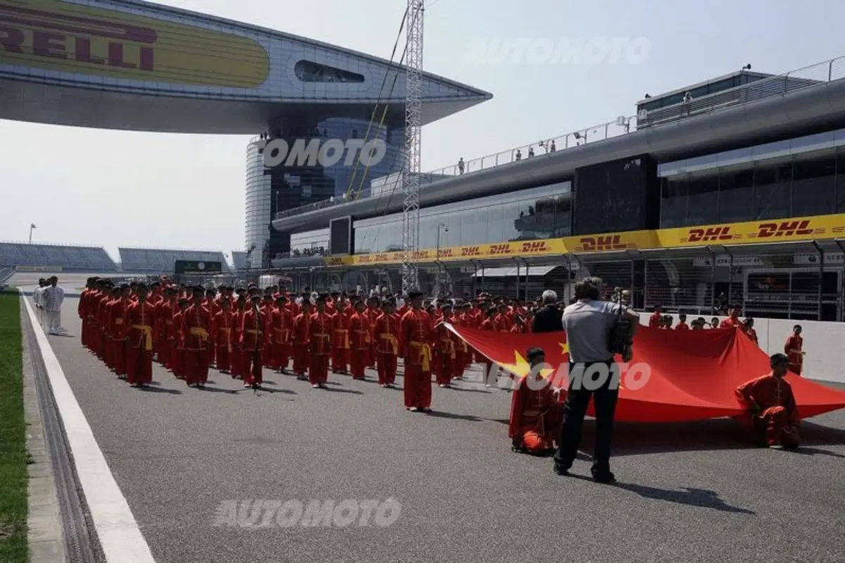 F1 2015, GP Cina: vince Hamilton. Vettel terzo, Raikkonen quarto (16)