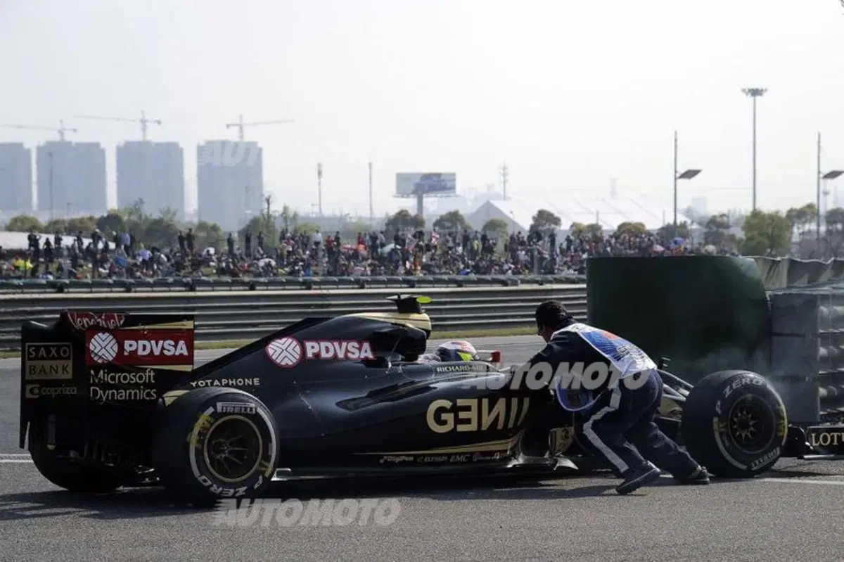 F1 2015, GP Cina: vince Hamilton. Vettel terzo, Raikkonen quarto (17)