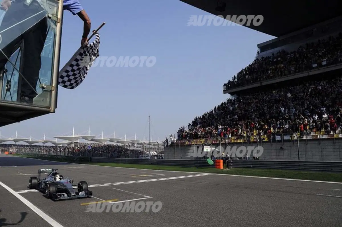 F1 2015, GP Cina: vince Hamilton. Vettel terzo, Raikkonen quarto (18)