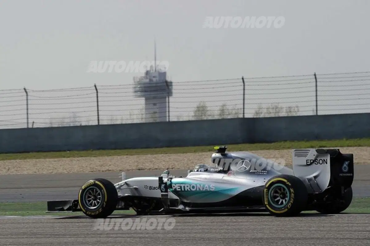 F1 2015, GP Cina: vince Hamilton. Vettel terzo, Raikkonen quarto (29)