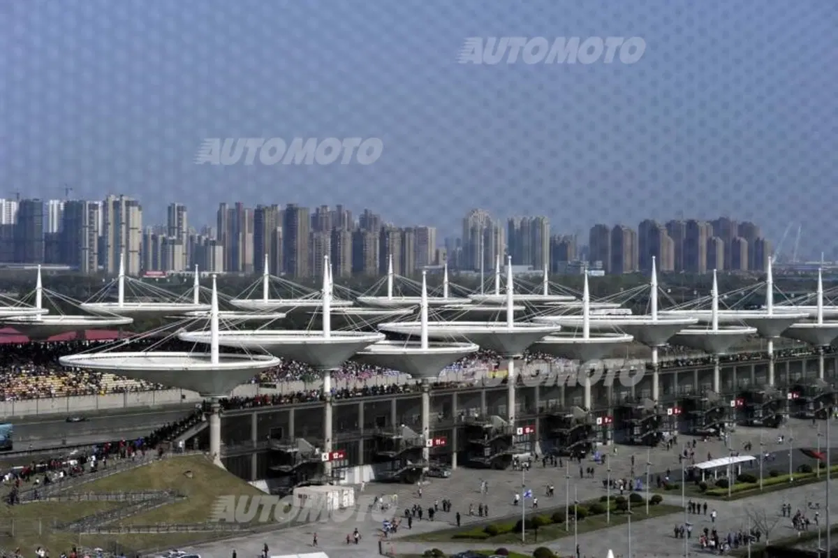 F1 2015, GP Cina: vince Hamilton. Vettel terzo, Raikkonen quarto (30)