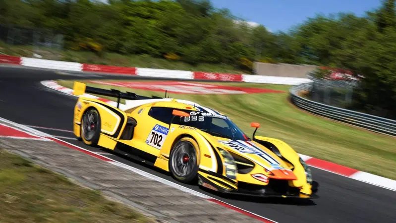 24 Ore del N&uuml;rburgring: pole per la Glickenhaus SCG003C n.704