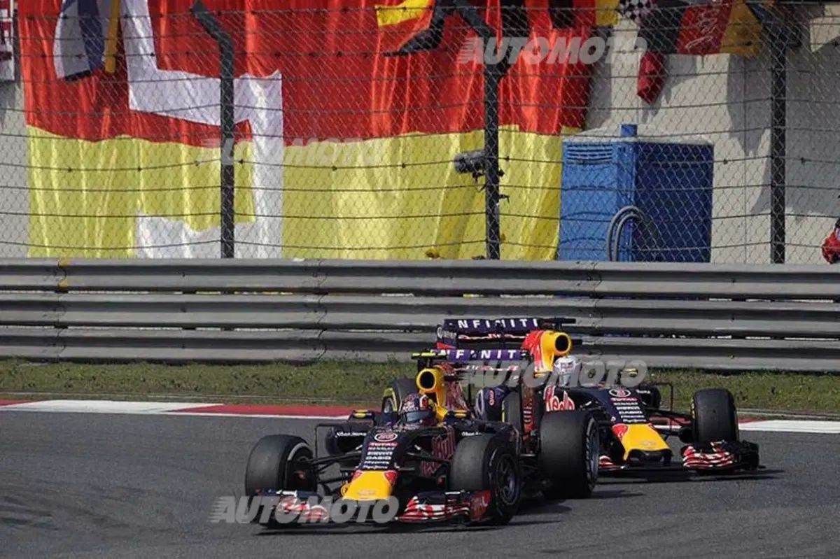 Formula 1, GP Cina 2015: le foto più belle di Shanghai (37)