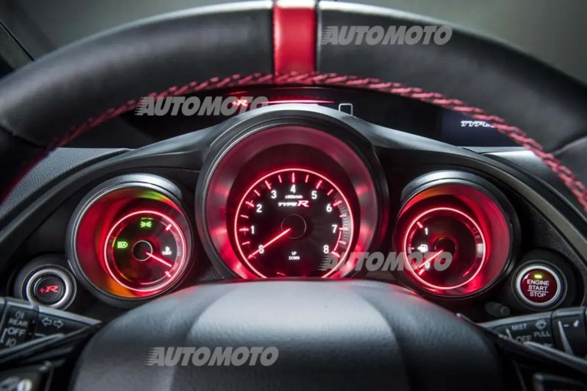 Nuova Honda Civic Type R: i prezzi per l'Italia (2)