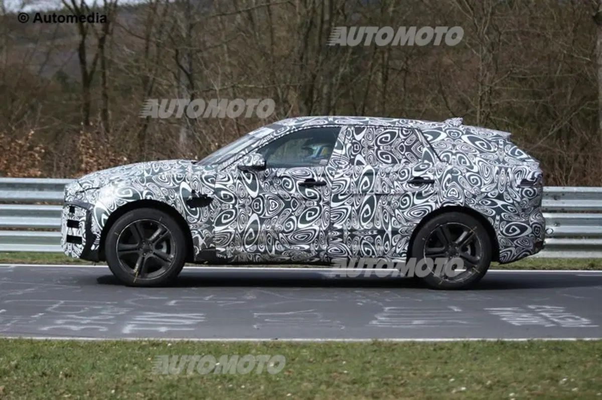 Jaguar F-Pace, il futuro SUV avvistato sul Ring (2)