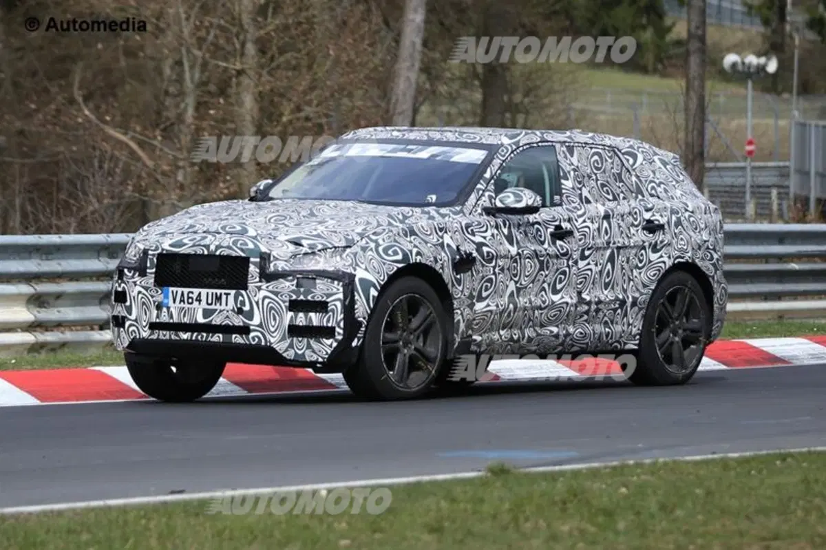Jaguar F-Pace, il futuro SUV avvistato sul Ring (3)