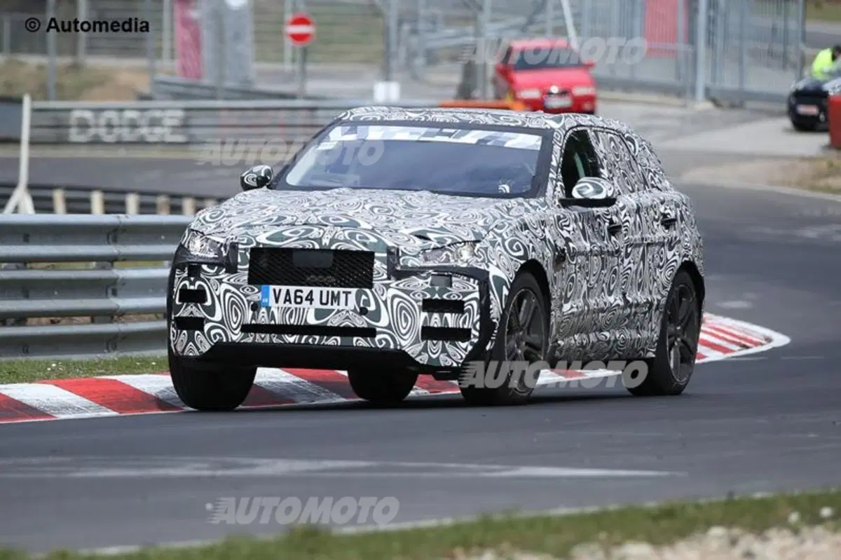 Jaguar F-Pace, il futuro SUV avvistato sul Ring (5)