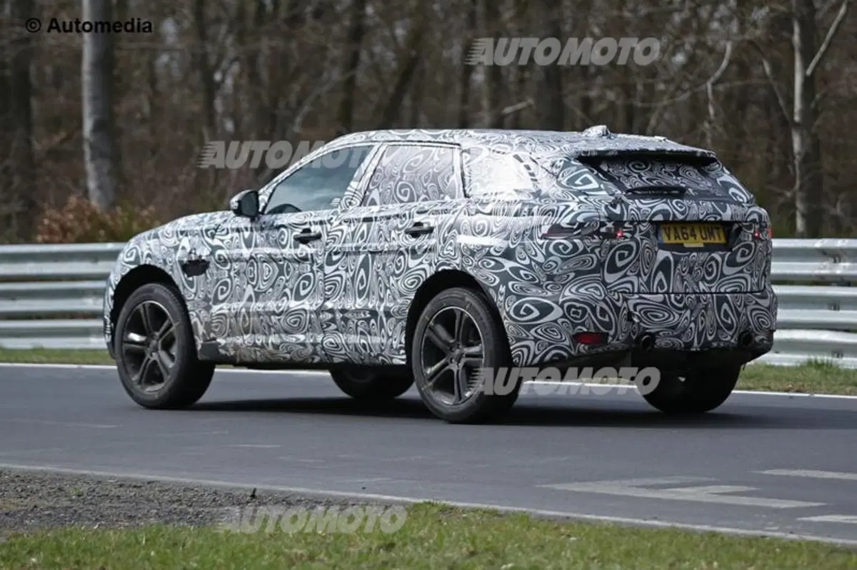 Jaguar F-Pace, il futuro SUV avvistato sul Ring (6)