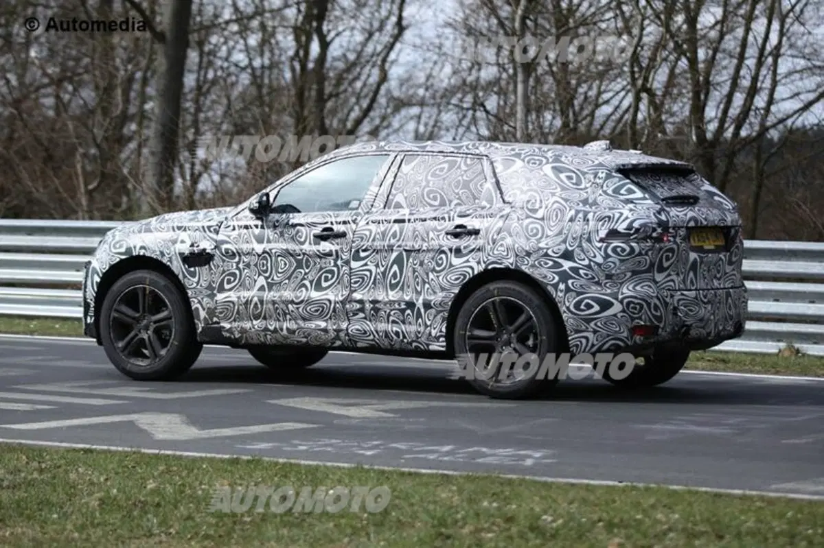 Jaguar F-Pace, il futuro SUV avvistato sul Ring (7)