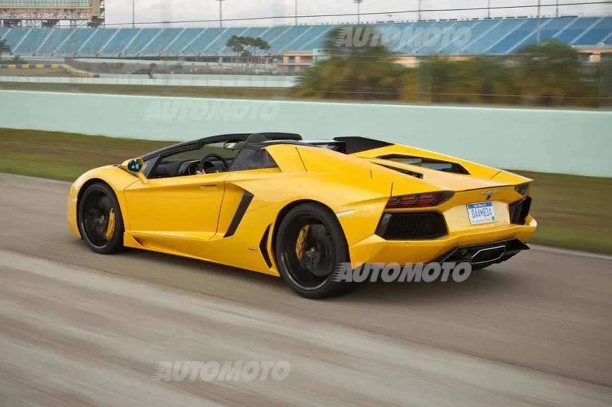 Lamborghini Aventador LP 700-4 Roadster (4)
