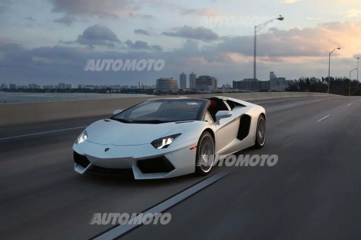 Lamborghini Aventador LP 700-4 Roadster (11)