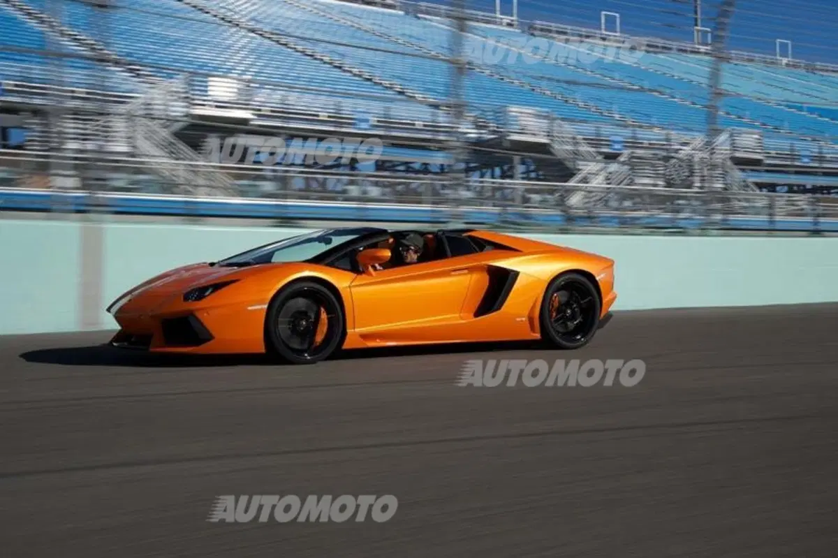 Lamborghini Aventador LP 700-4 Roadster (12)