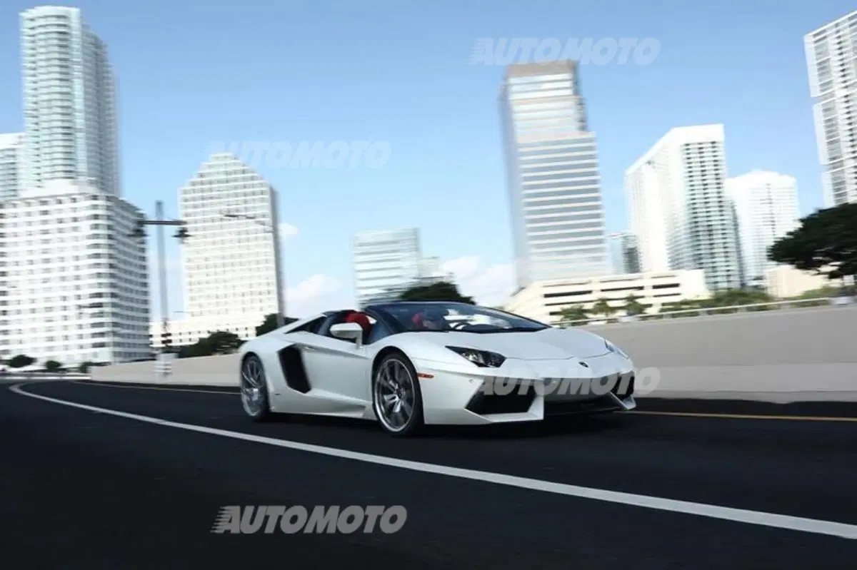 Lamborghini Aventador LP 700-4 Roadster (14)