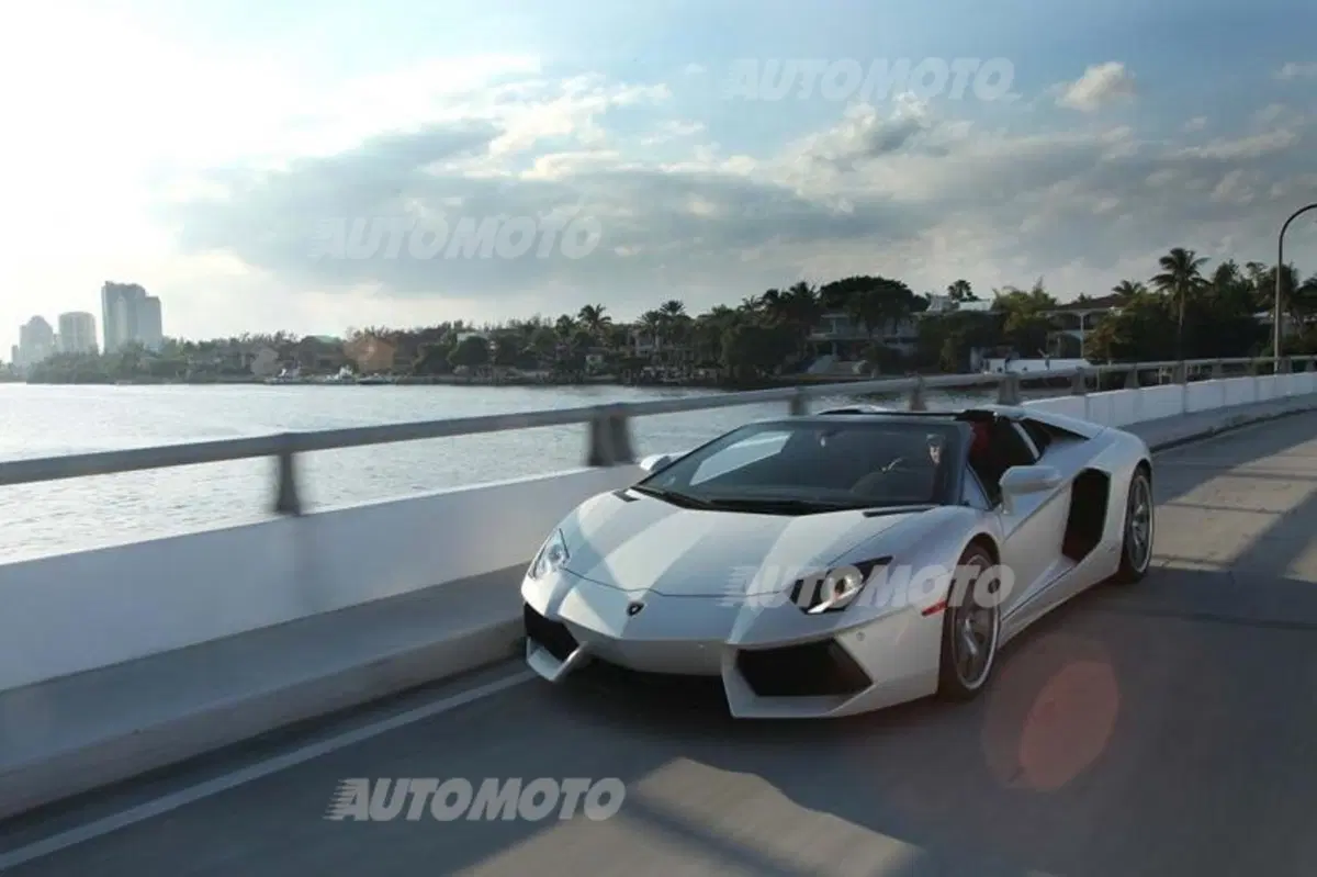 Lamborghini Aventador LP 700-4 Roadster (15)