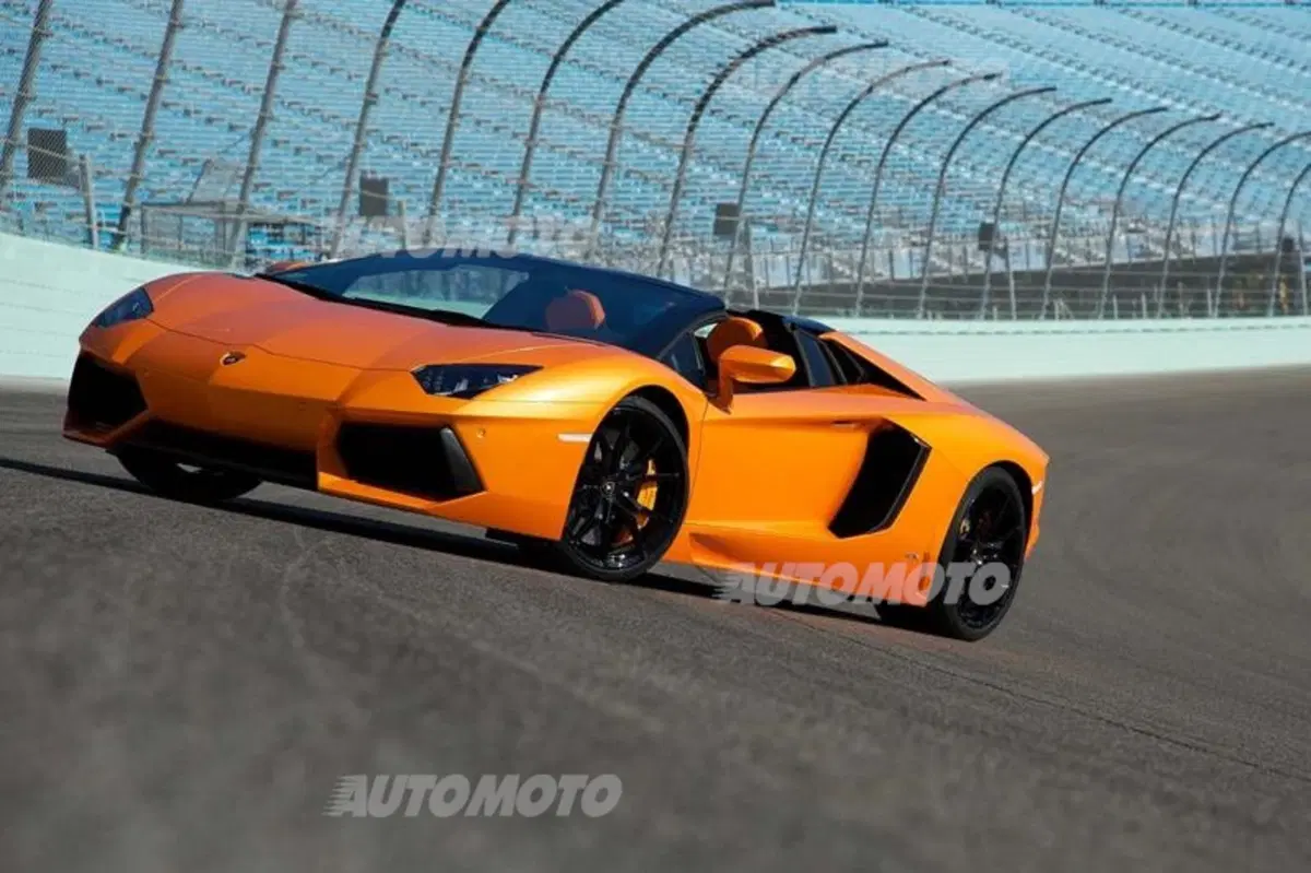 Lamborghini Aventador LP 700-4 Roadster (19)
