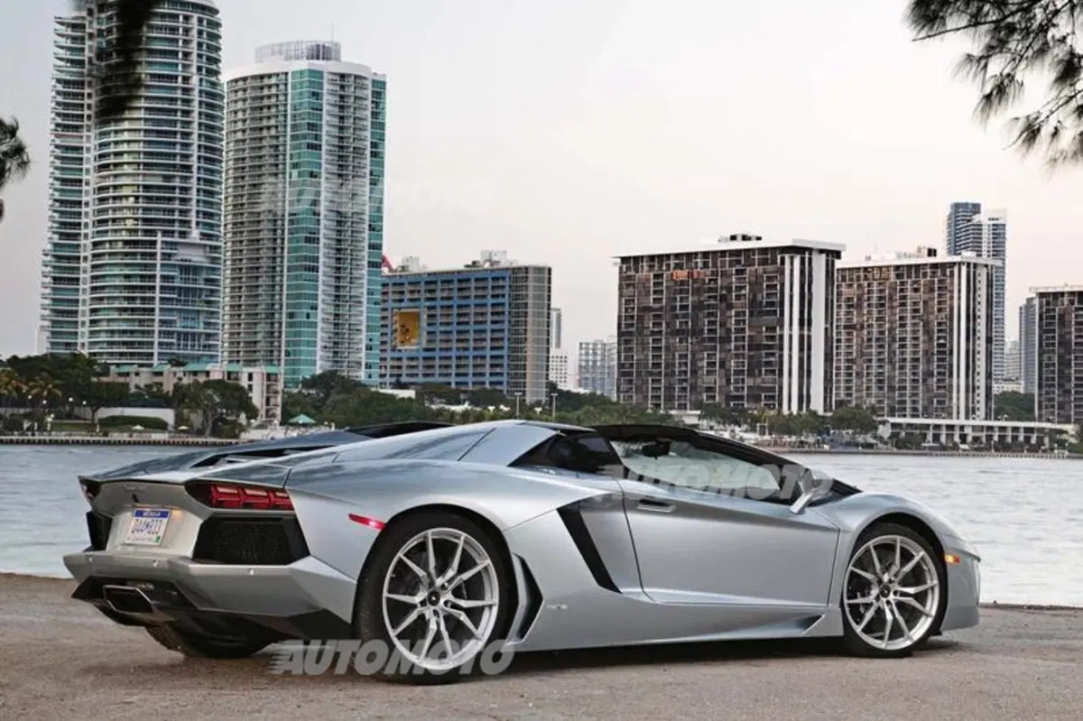 Lamborghini Aventador LP 700-4 Roadster (20)