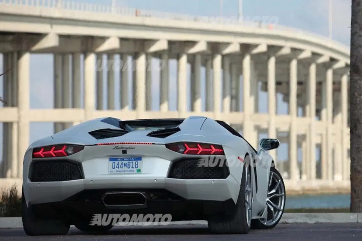 Lamborghini Aventador LP 700-4 Roadster (21)