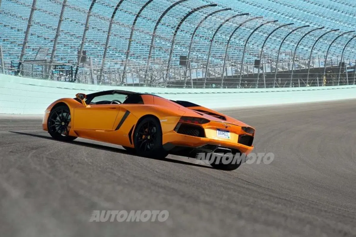 Lamborghini Aventador LP 700-4 Roadster (22)