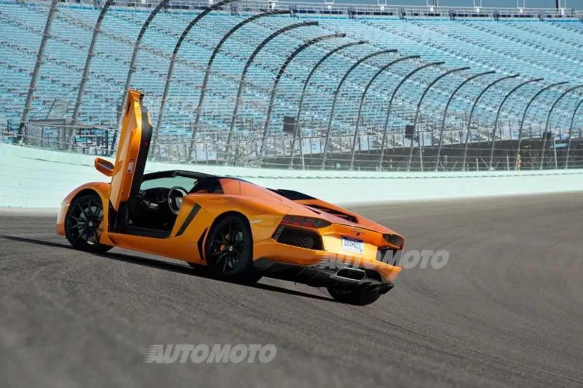 Lamborghini Aventador LP 700-4 Roadster (23)