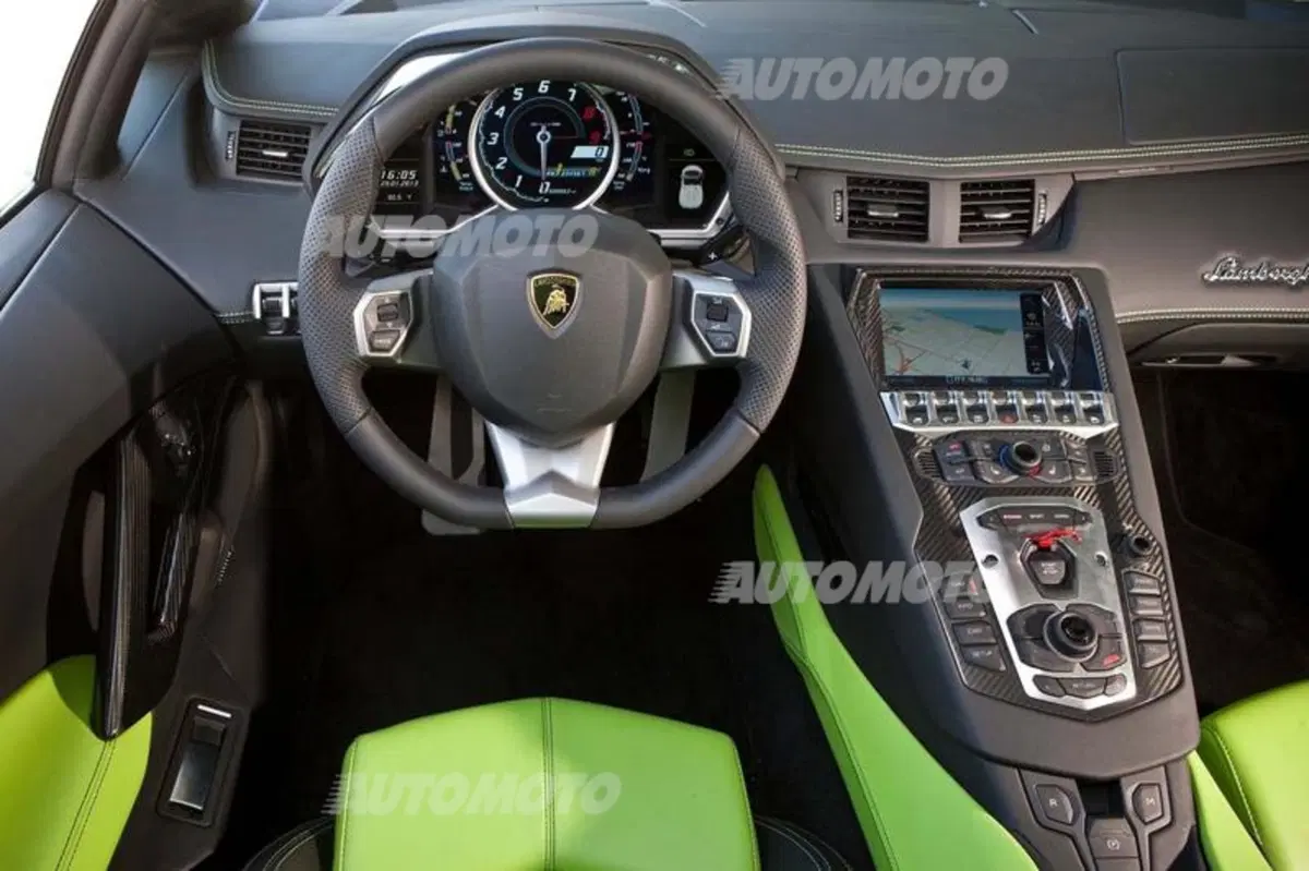 Lamborghini Aventador LP 700-4 Roadster (32)