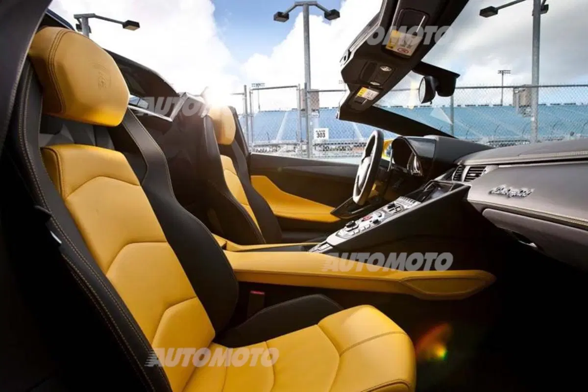 Lamborghini Aventador LP 700-4 Roadster (35)