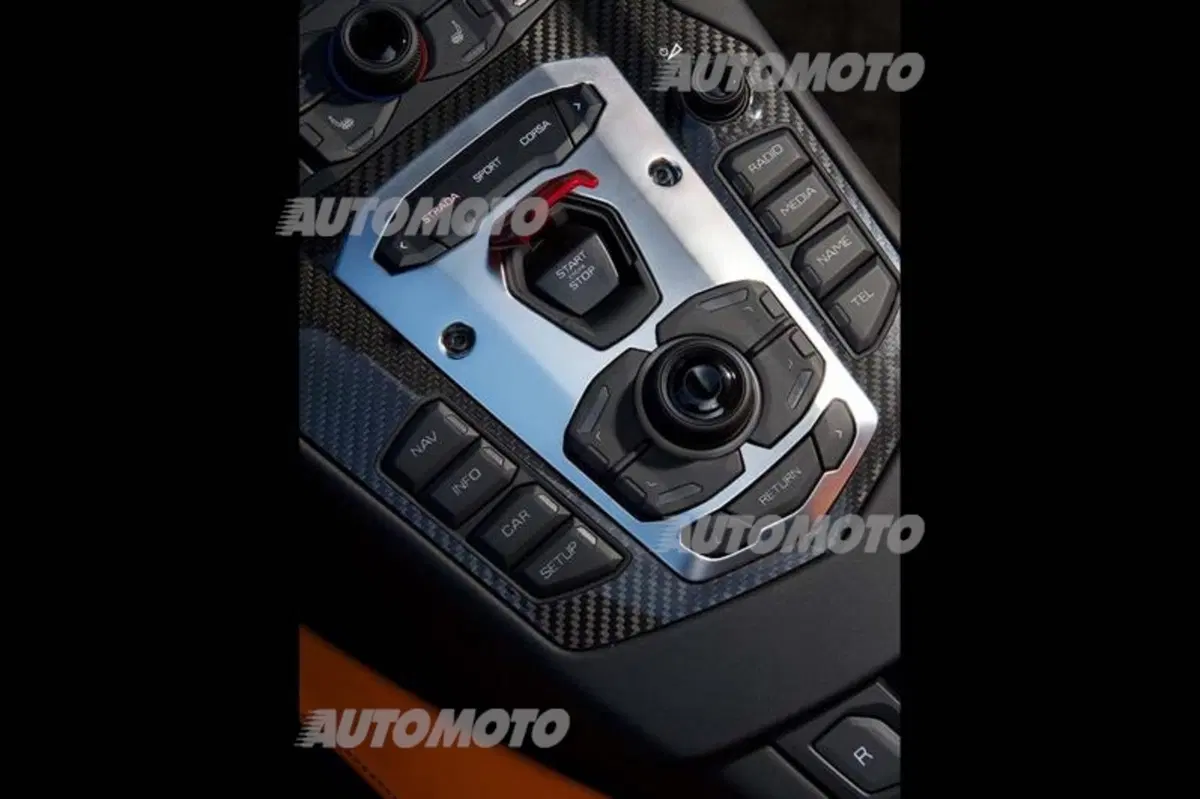 Lamborghini Aventador LP 700-4 Roadster (40)