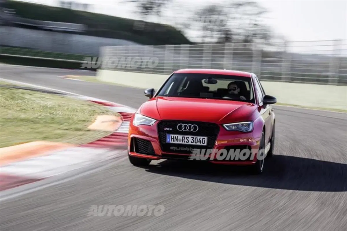 Audi RS 3 Sportback, giù il prezzo con la nuova versione