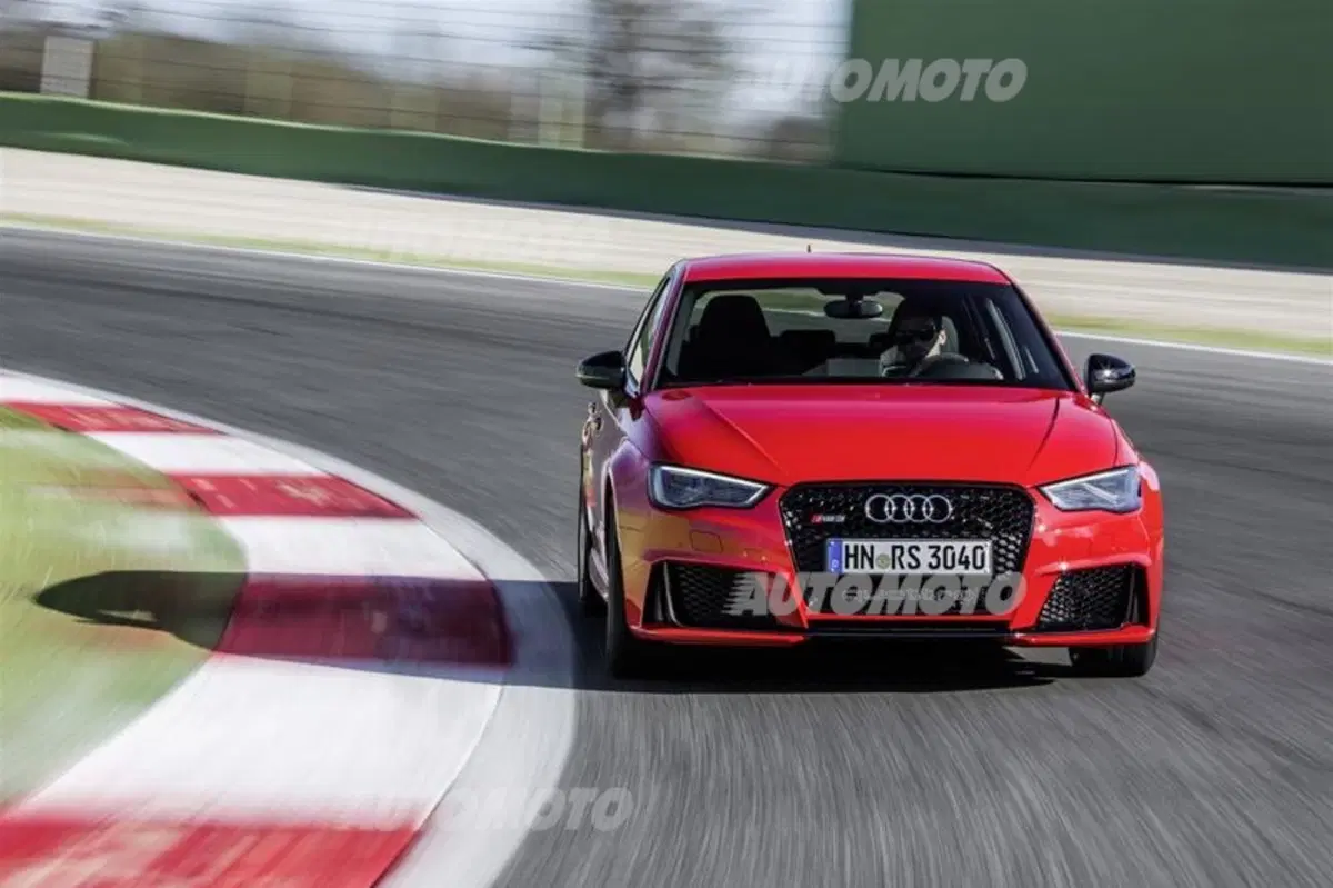 Audi RS 3 Sportback, giù il prezzo con la nuova versione (2)