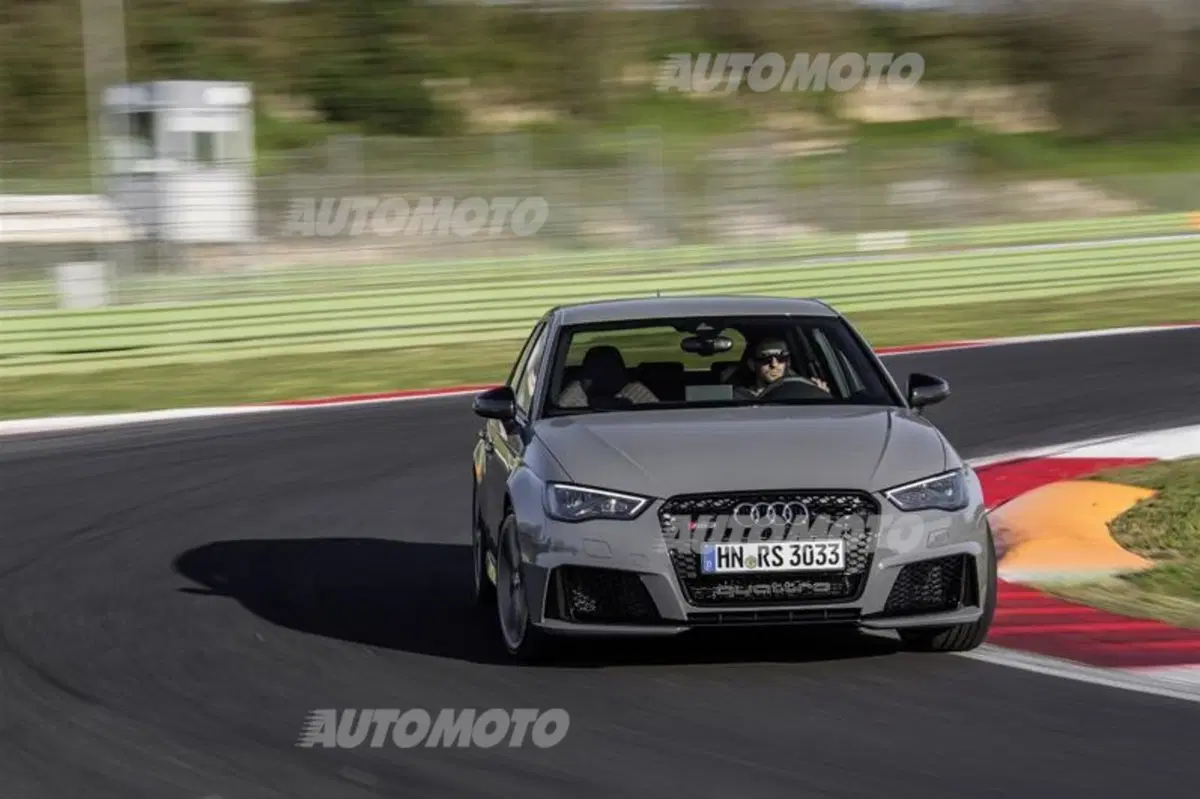 Audi RS 3 Sportback, giù il prezzo con la nuova versione (4)