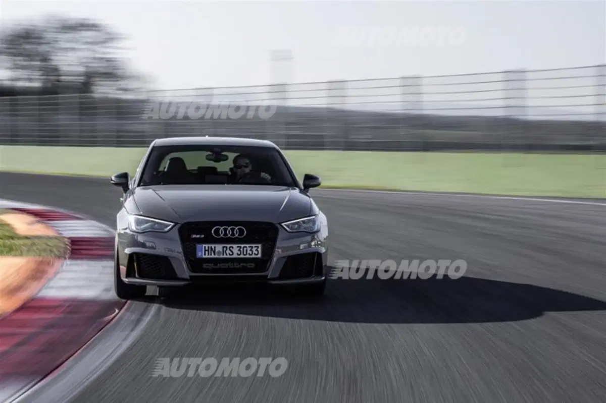 Audi RS 3 Sportback, giù il prezzo con la nuova versione (6)