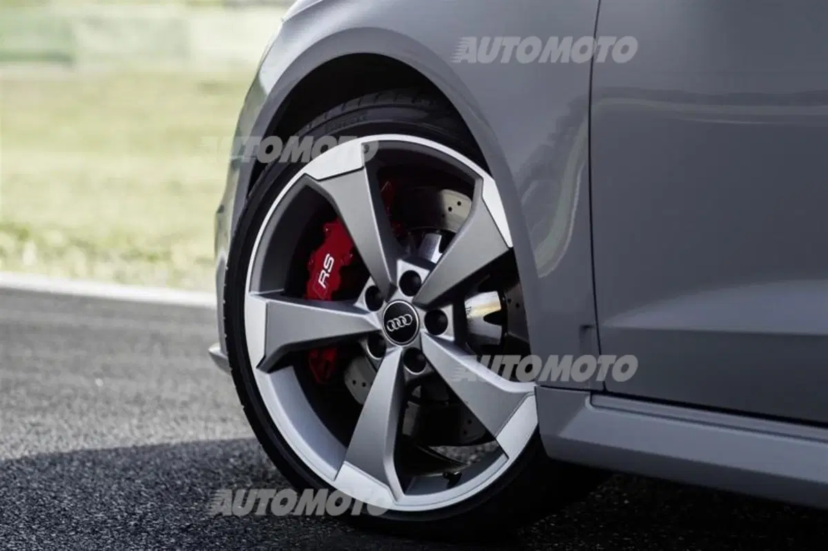 Audi RS 3 Sportback, giù il prezzo con la nuova versione (9)