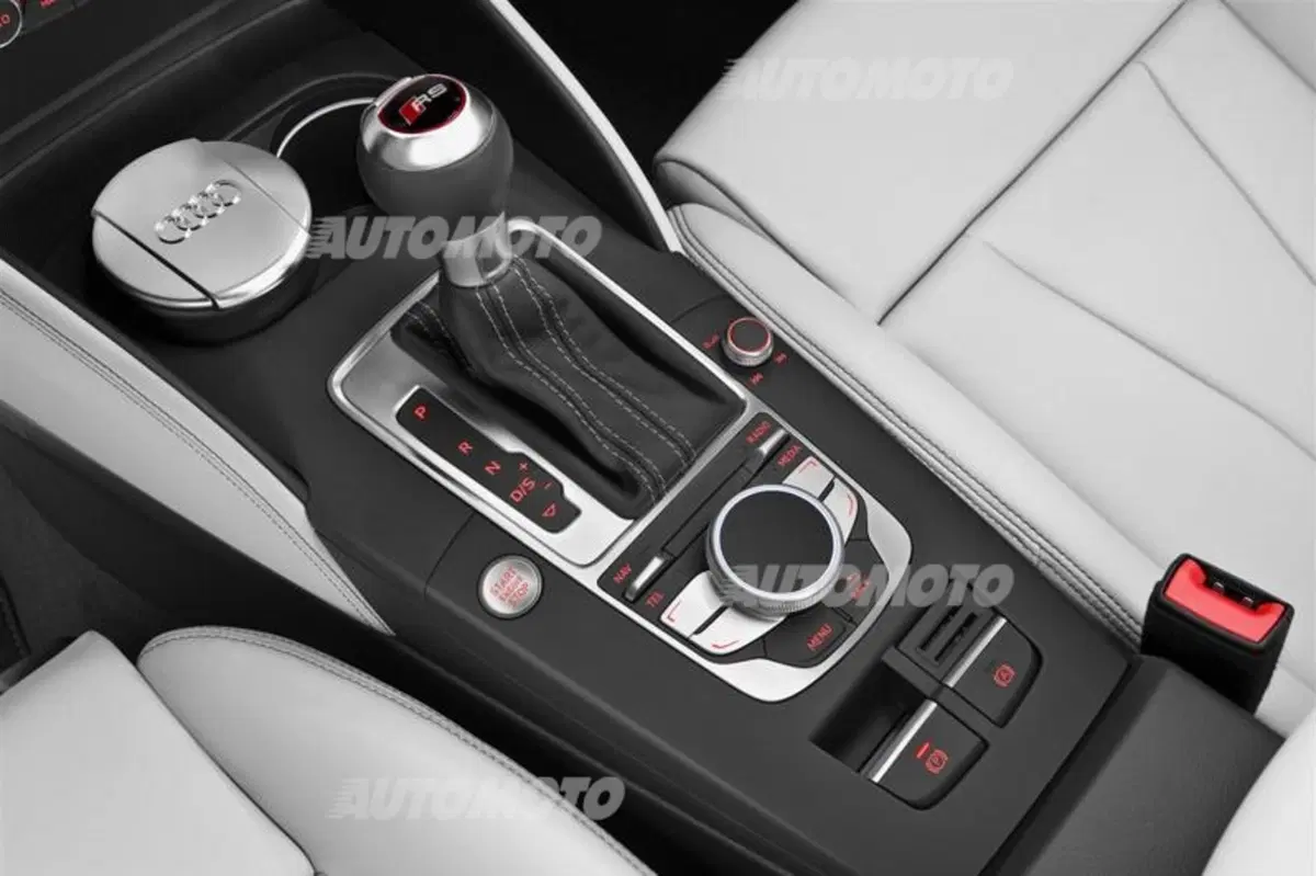 Audi RS 3 Sportback, giù il prezzo con la nuova versione (15)