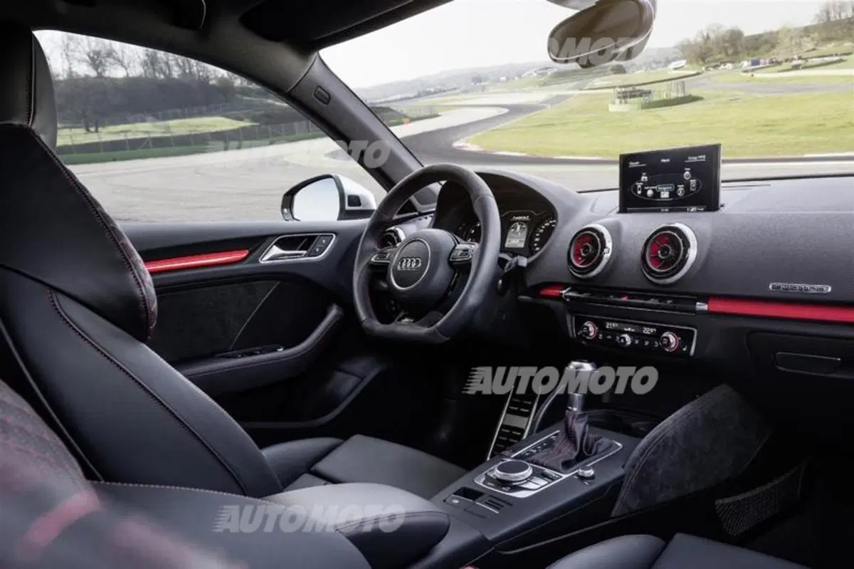 Audi RS 3 Sportback, giù il prezzo con la nuova versione (18)