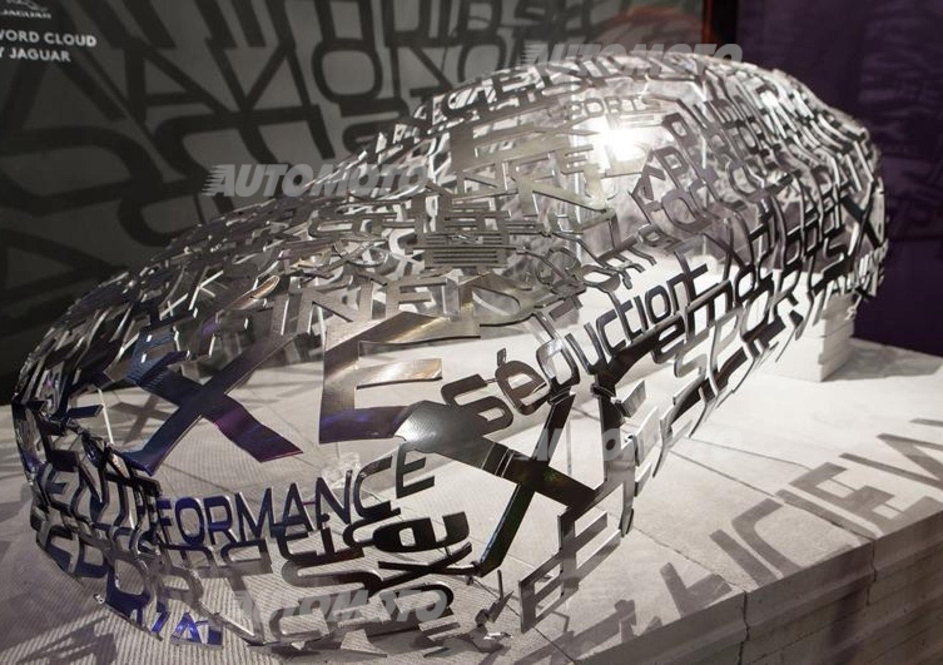 La Jaguar XE si trasforma nella Word Cloud, una nuvola di alluminio