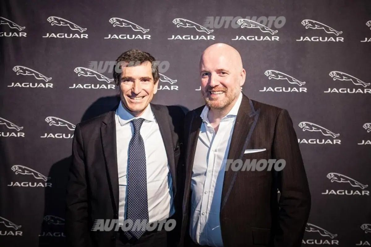 La Jaguar XE si trasforma nella Word Cloud, una nuvola di alluminio (4)