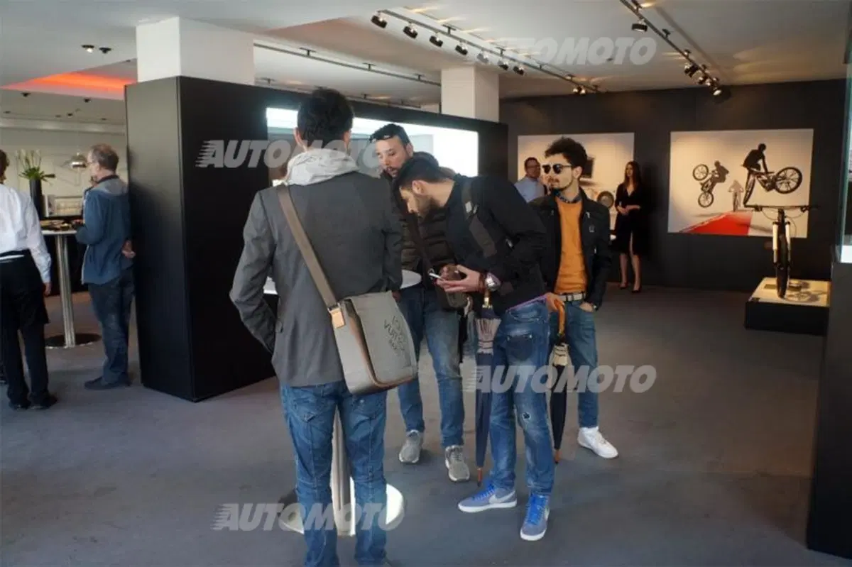 La luce, dalla sicurezza all'arte di Moritz Waldemeyer, all'Audi City Lab (7)