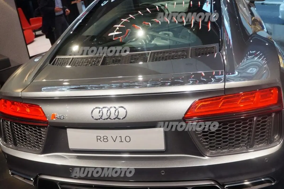 La luce, dalla sicurezza all'arte di Moritz Waldemeyer, all'Audi City Lab (8)