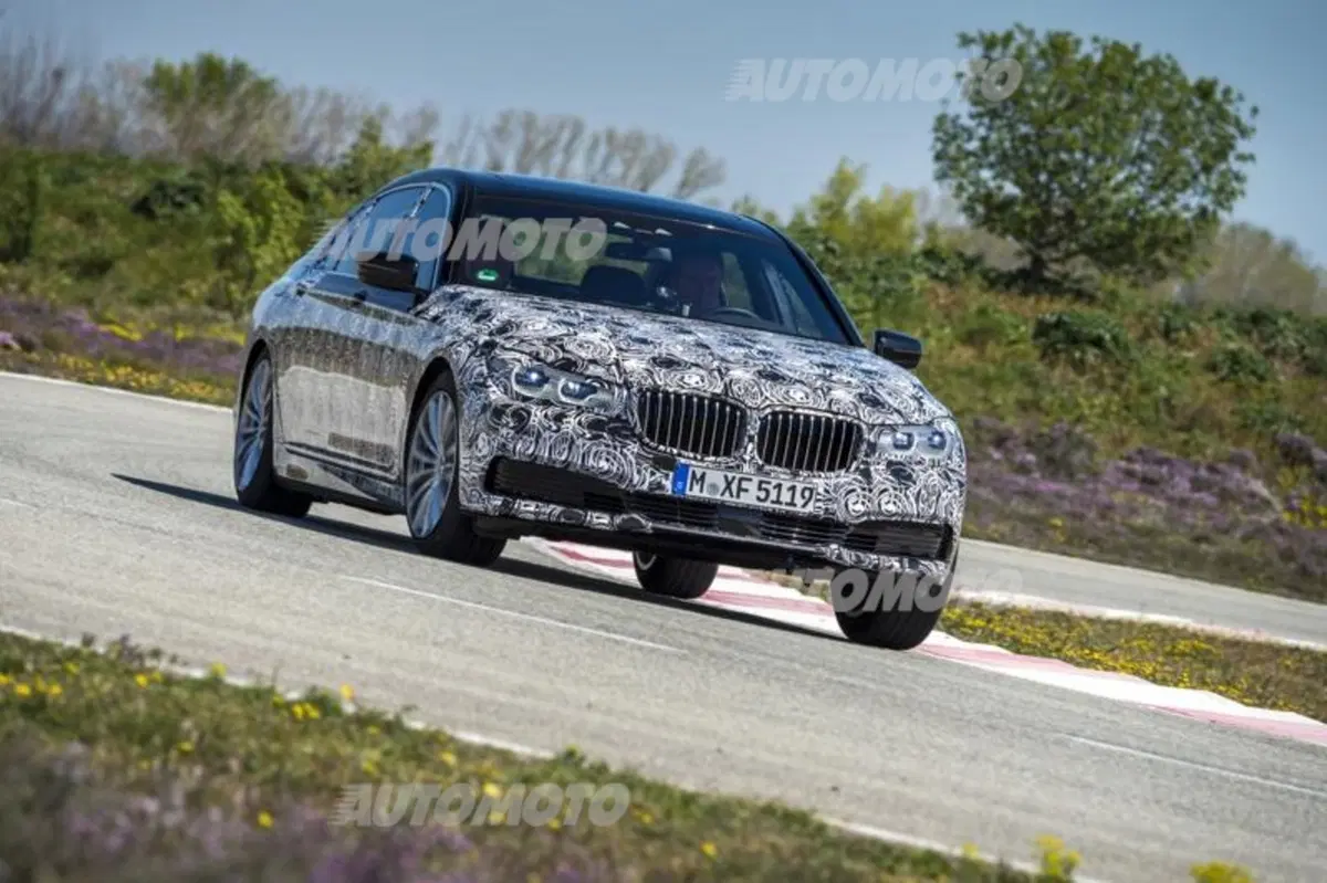 La nuova BMW Serie 7 si parcheggerà da sola (3)