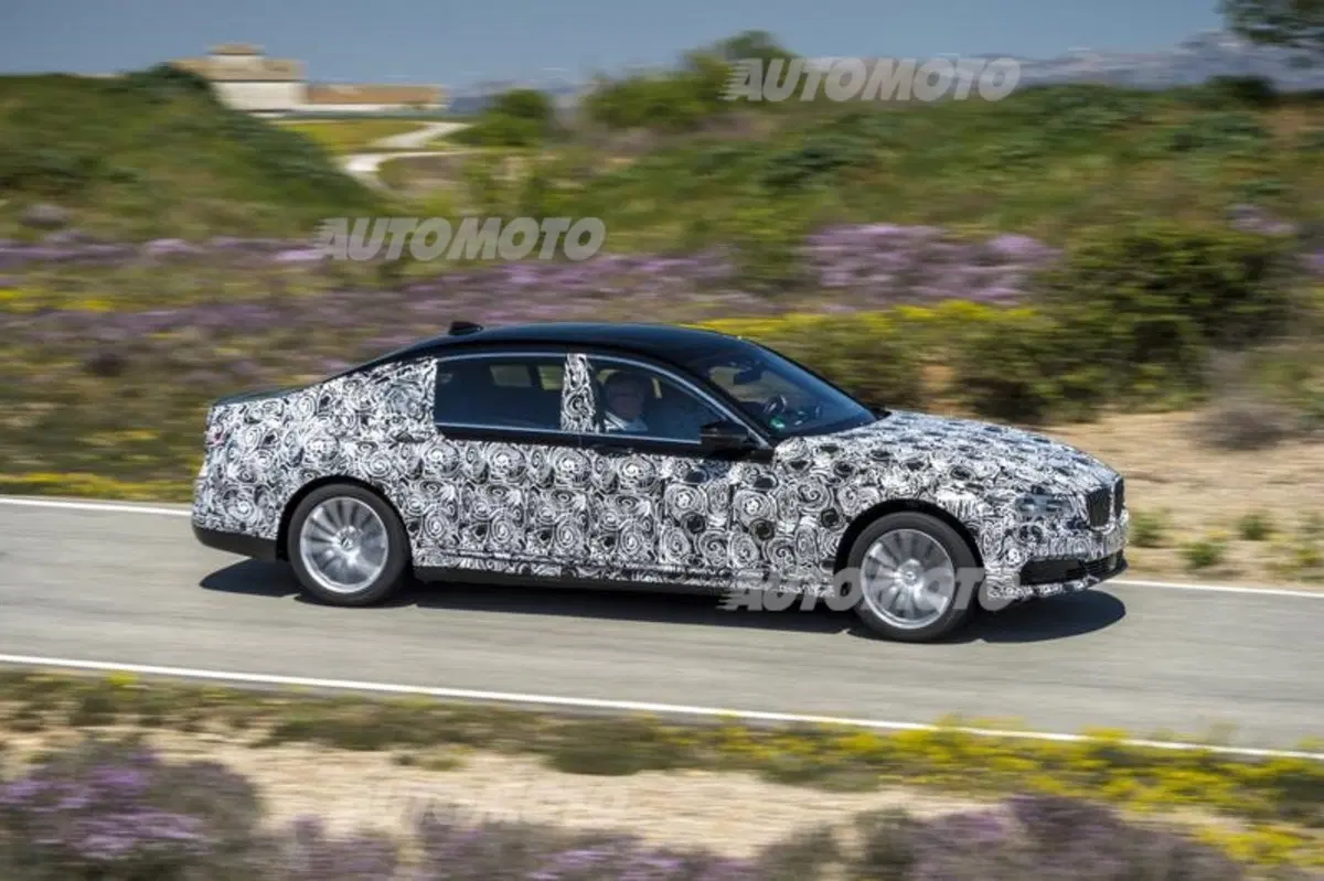 La nuova BMW Serie 7 si parcheggerà da sola (4)