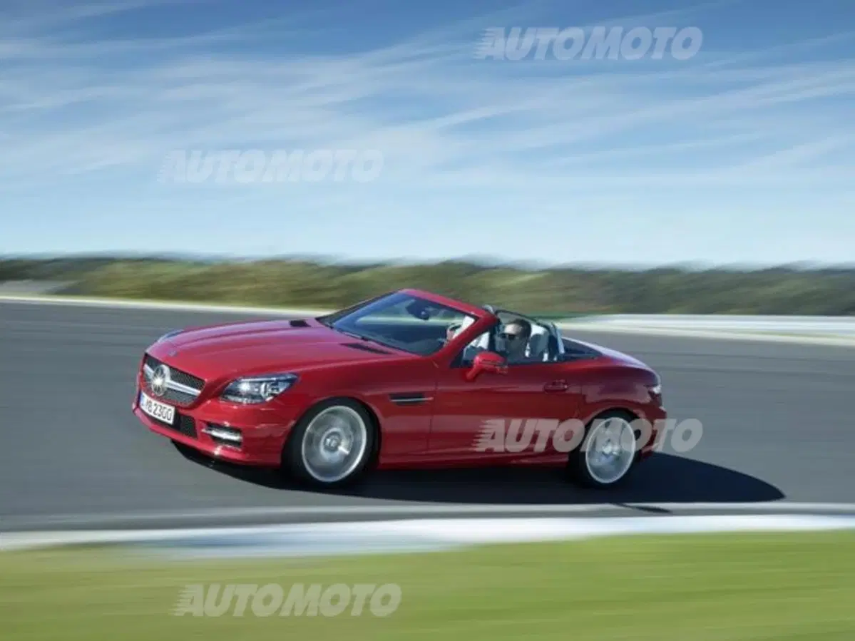 Mercedes SLK 2015, nuovi motori per la roadster della Stella
